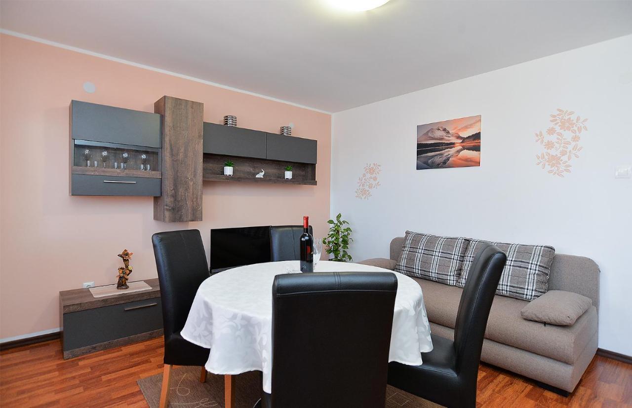 Apartments Milka 2074 Poreč Extérieur photo