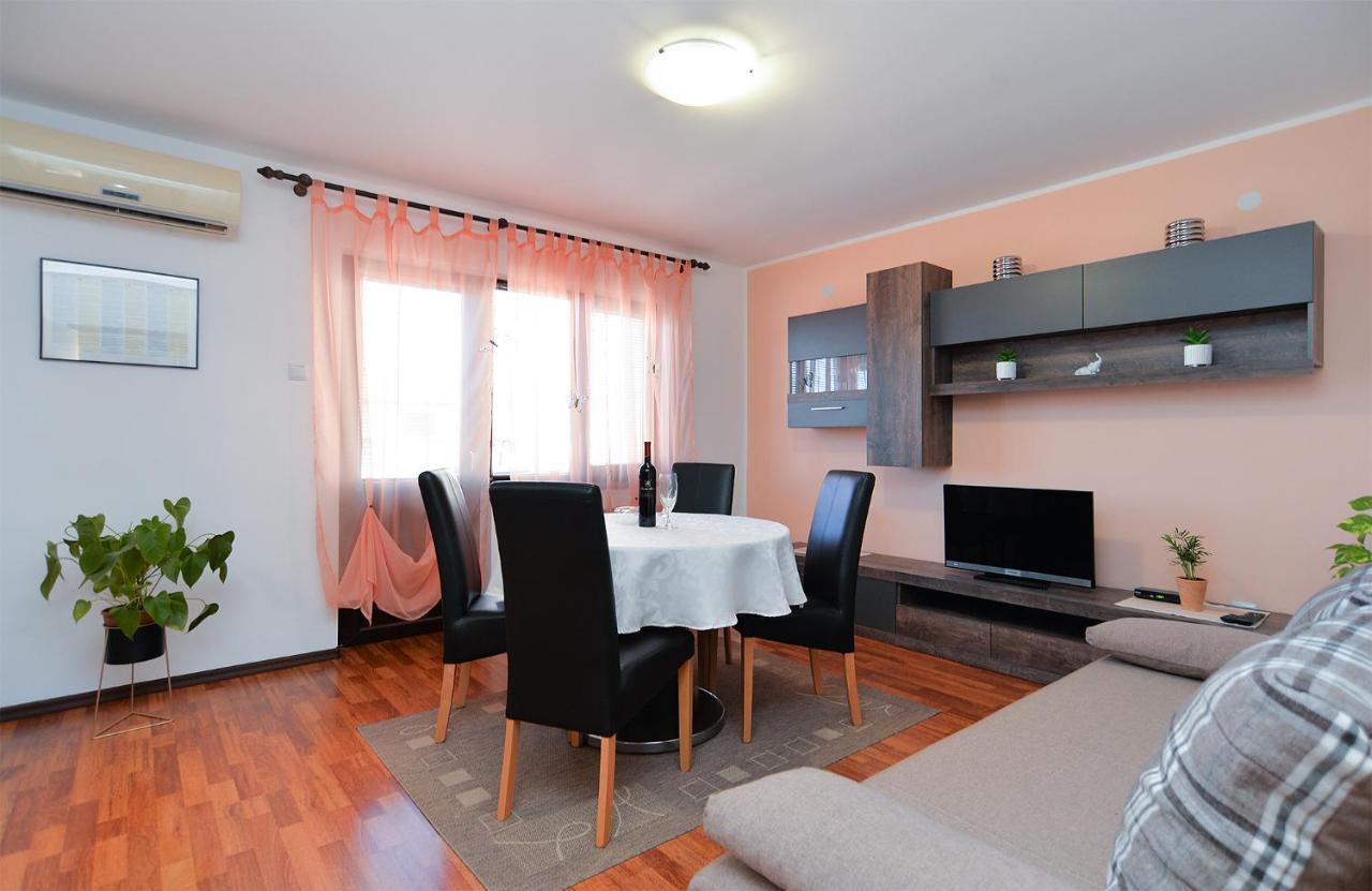 Apartments Milka 2074 Poreč Extérieur photo