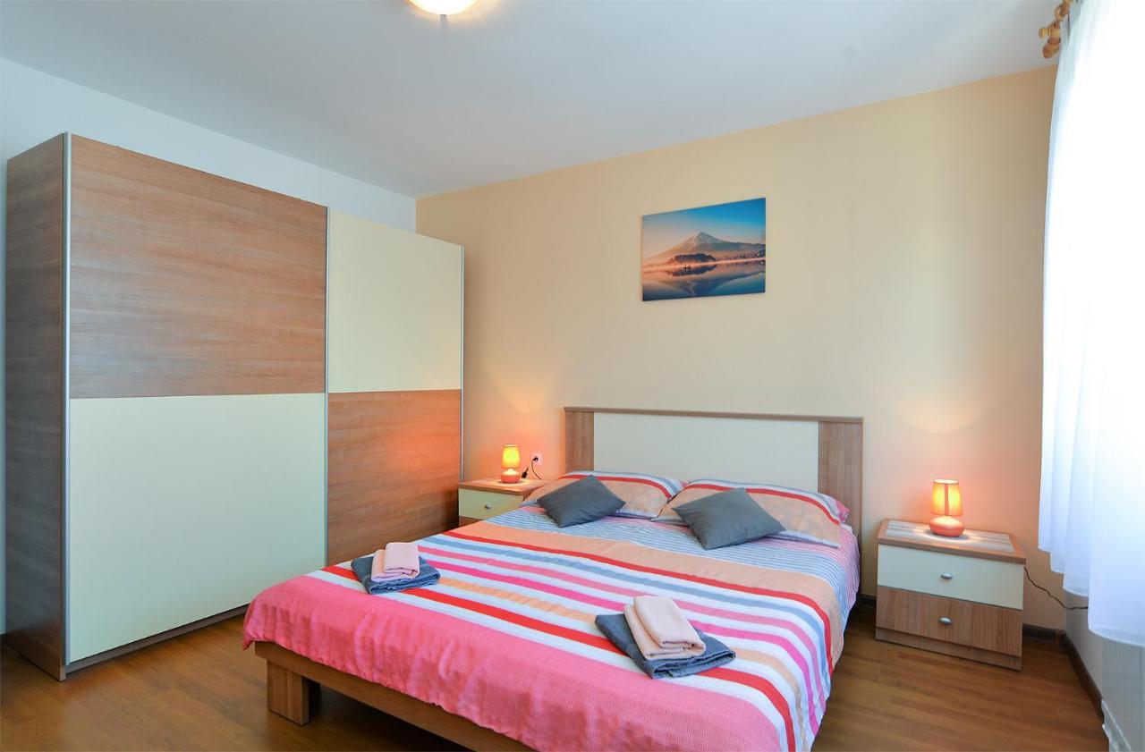 Apartments Milka 2074 Poreč Extérieur photo