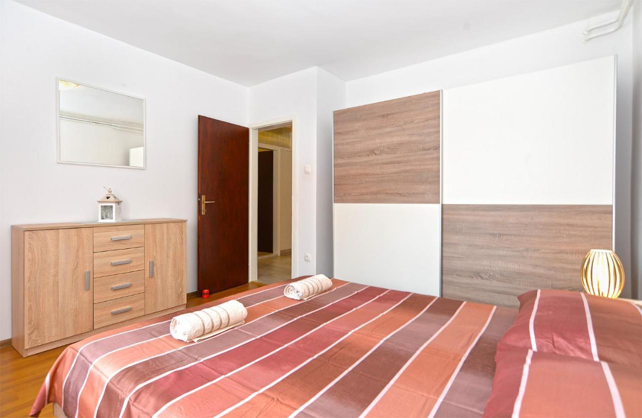 Apartments Milka 2074 Poreč Extérieur photo