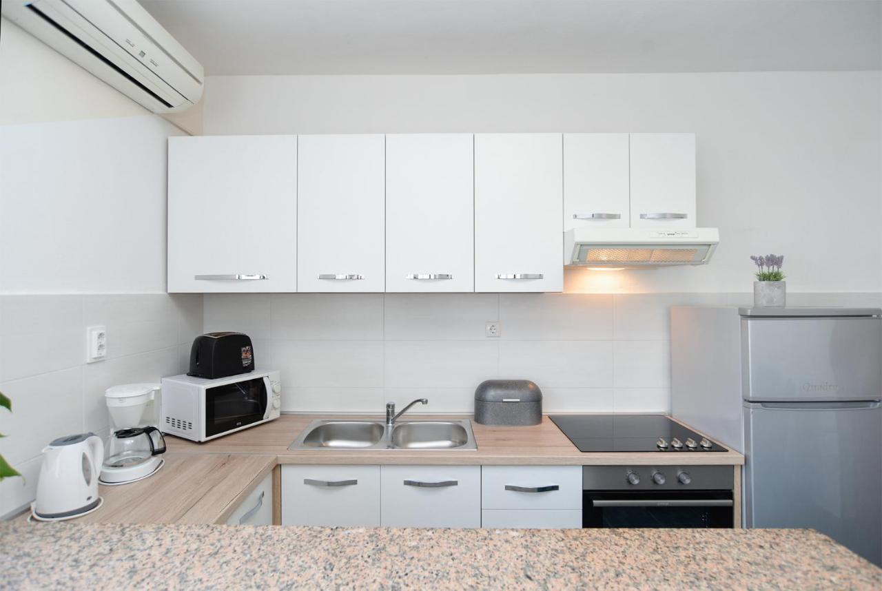 Apartments Milka 2074 Poreč Extérieur photo