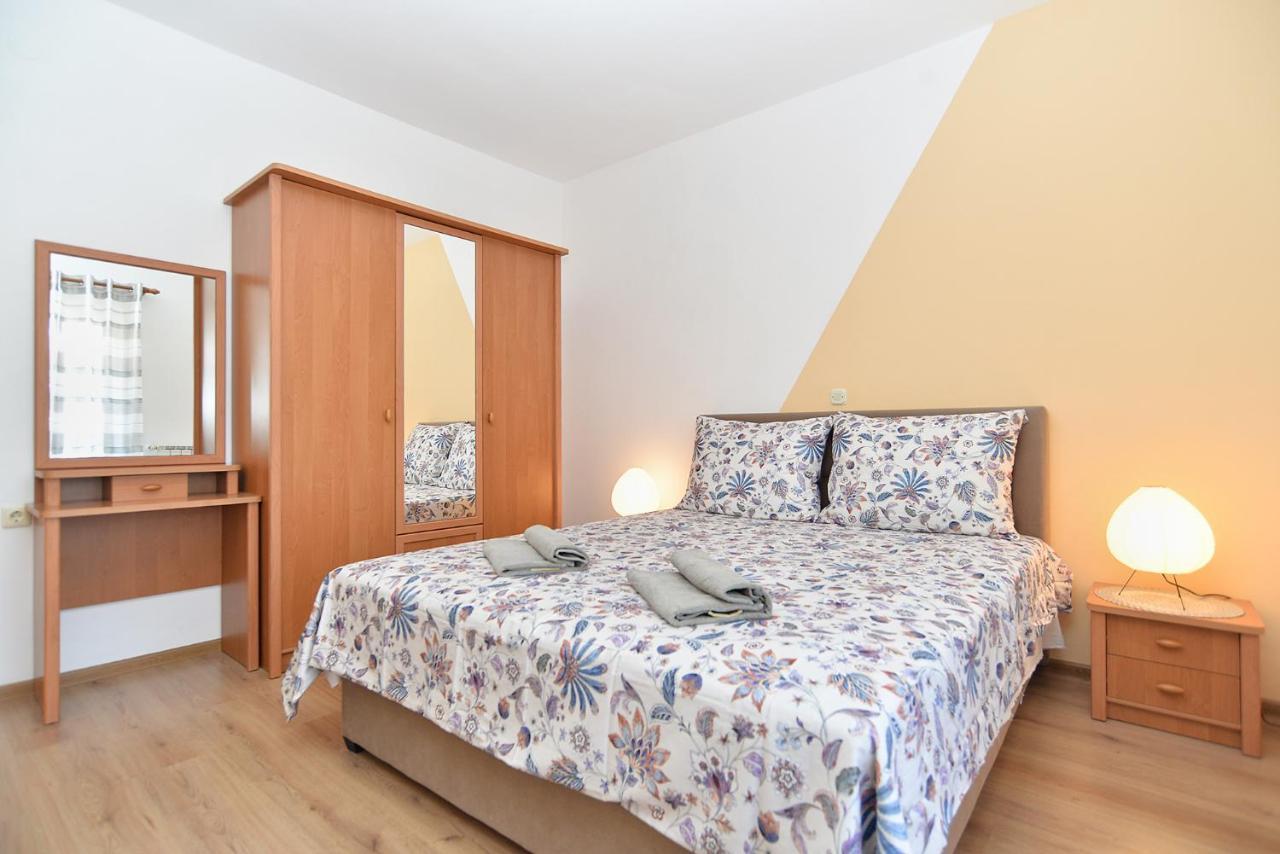 Apartments Milka 2074 Poreč Extérieur photo